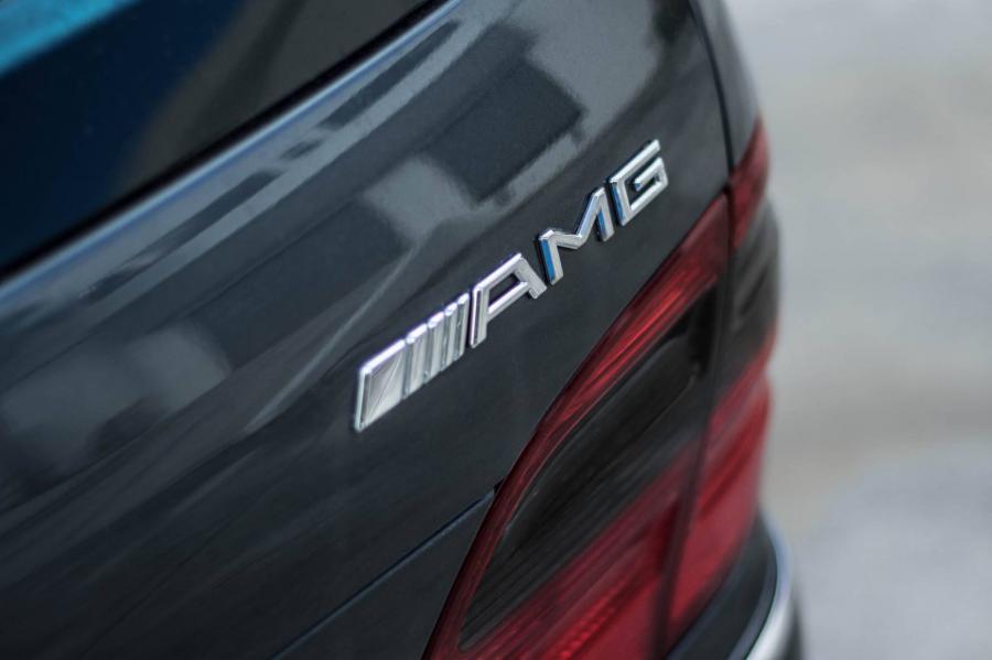 Логотип Mercedes-Benz E55 AMG Estate by RENNtech 2018 года  (фото 3 из 8)
